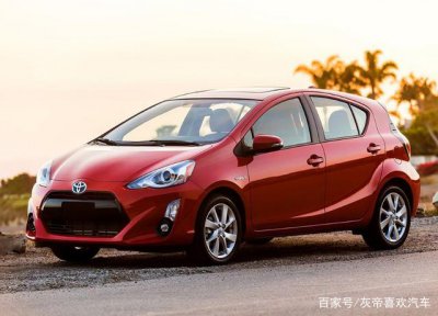 ​丰田Prius c油电车：新款车身动感时尚，整体表现可圈可点