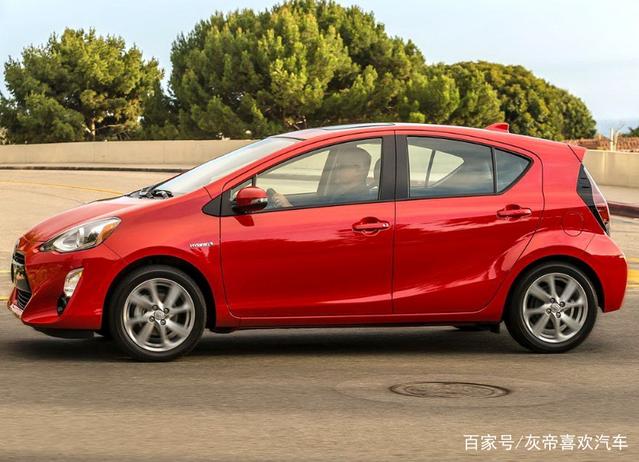 丰田Prius c油电车：新款车身动感时尚，整体表现可圈可点-