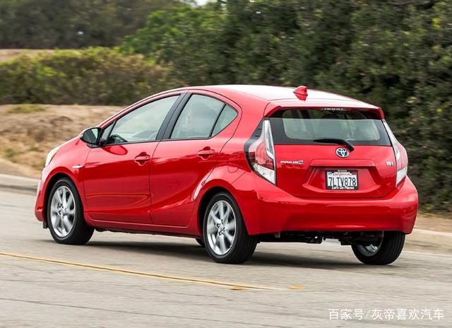 丰田Prius c油电车：新款车身动感时尚，整体表现可圈可点-