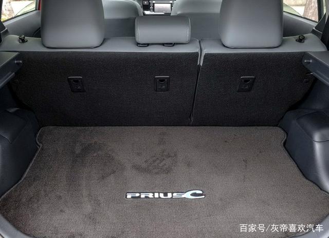 丰田Prius c油电车：新款车身动感时尚，整体表现可圈可点-