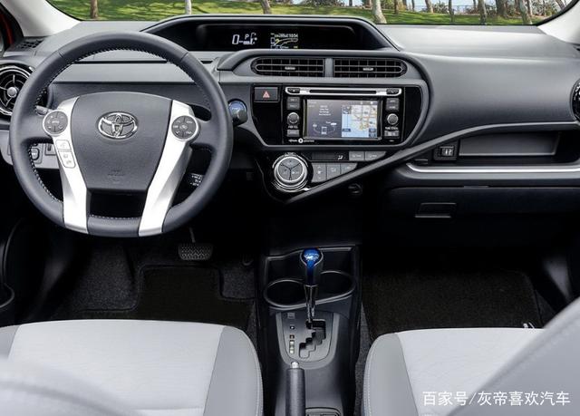 丰田Prius c油电车：新款车身动感时尚，整体表现可圈可点-