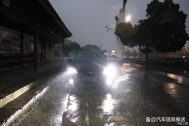 风雨相伴，喜提爱车丰田凯美瑞，今天说出它真实的优劣势！-