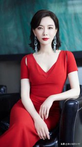 ​为爱甘愿当后妈5位女星，邓婕领养女儿圆当妈梦，陈数为继子不生