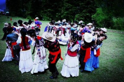 ​普米族的传统节日：尝新节祭祀祖先