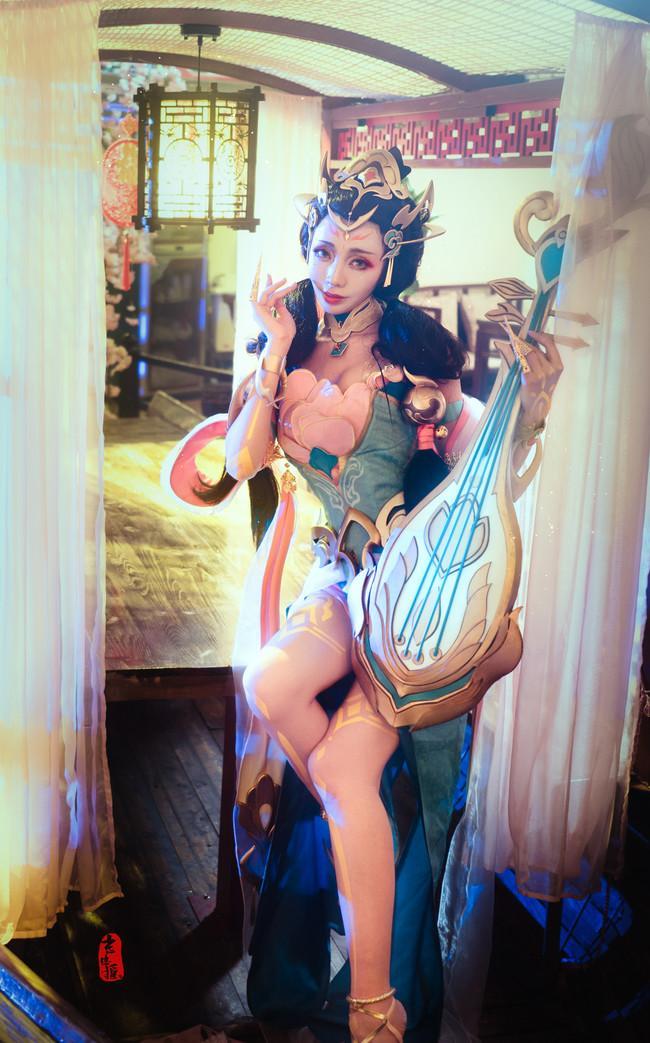 王者荣耀杨玉环COSPLAY，白腿细腰风韵十足！不愧为四大美女！