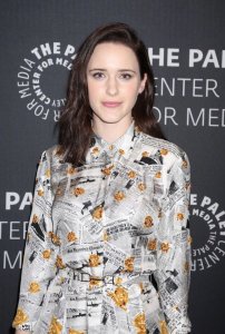 ​蕾切尔·布罗斯纳安（Rachel Brosnahan）在纽约出席《了不起的麦瑟尔