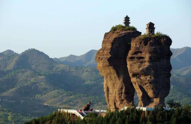 河北双塔山的顶端神秘寺庙，怎样建成的？至今也没人知道