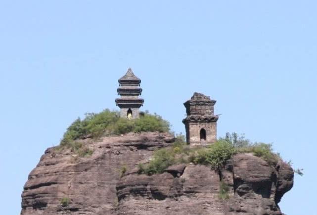 河北双塔山的顶端神秘寺庙，怎样建成的？至今也没人知道