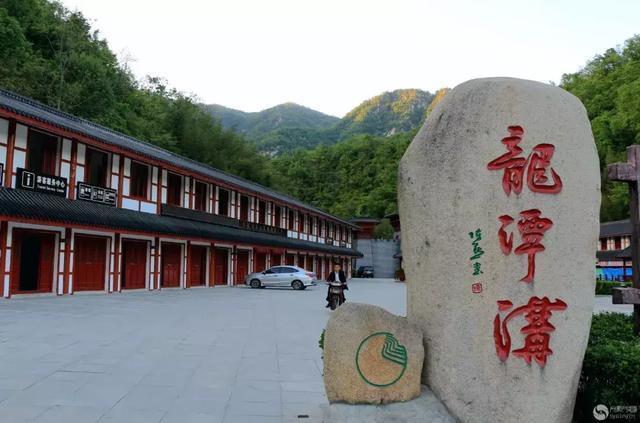 西峡龙潭沟景区：网红探险桥吸引众多游客 成为年轻人的打卡圣地