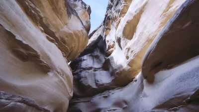 ​庆城小黑河石峡，里面很深，黄土原也有奇特的岩溶地貌